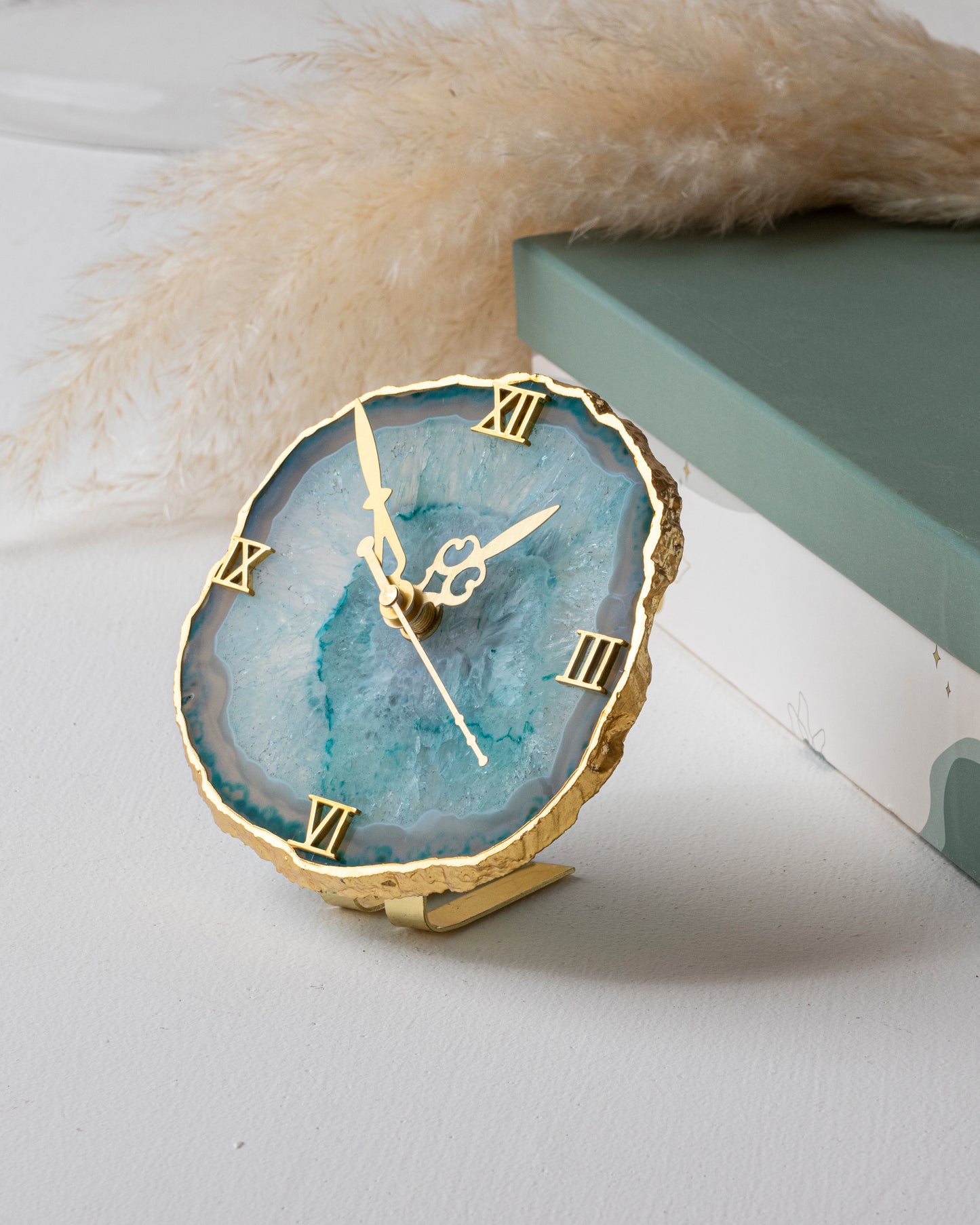 Elegant agate desk clock featuring natural stone patterns in vibrant hues, set in a sleek design perfect for home or office decor