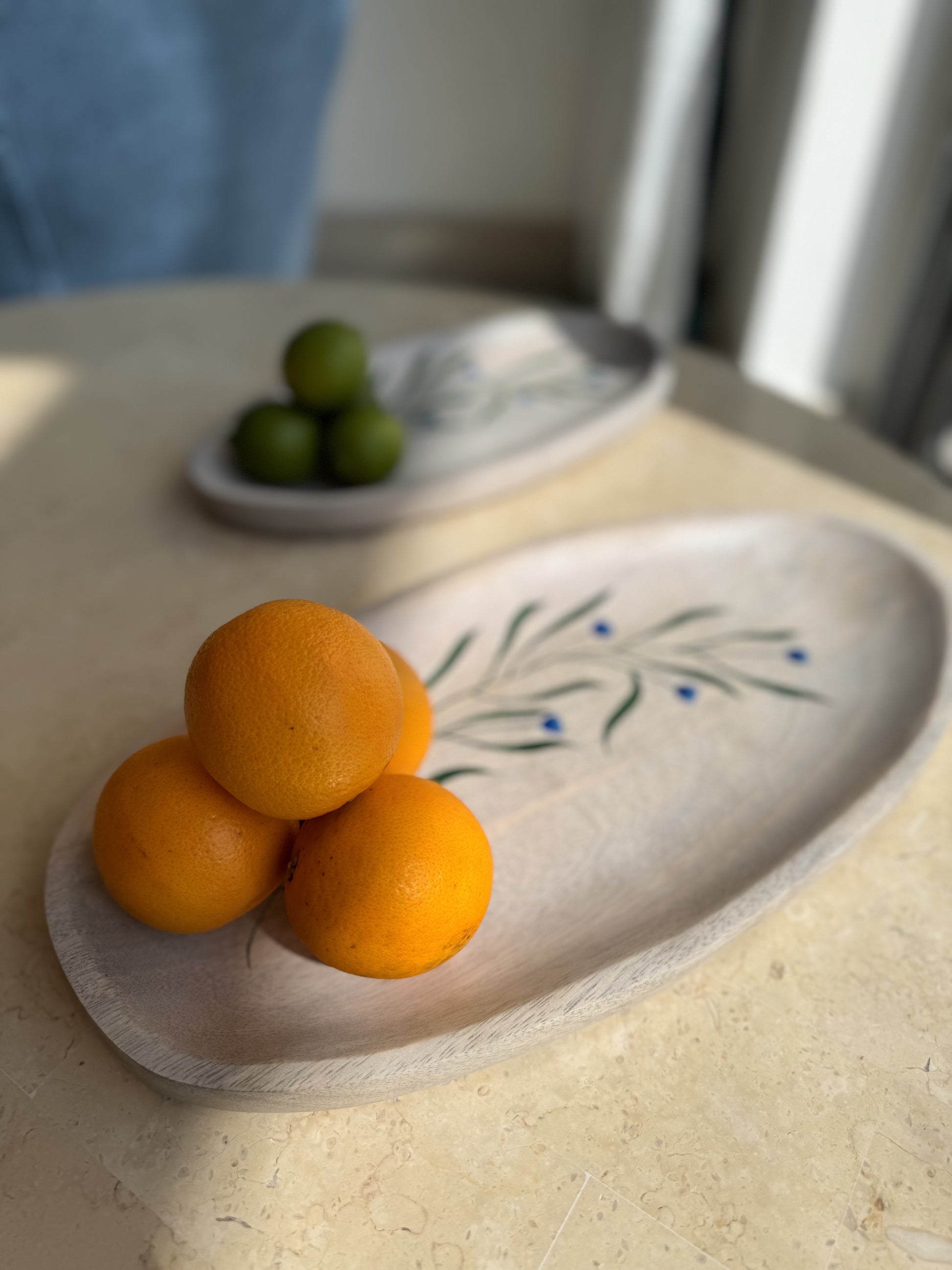 A platter that represents the Japandi Scandinavian style which is ideal as a gift, home decor, serve ware, dinner ware, kitchen and table decor. Made from mango wood which boasts sustainability and eco-friendly option. Durable and easy to clean.